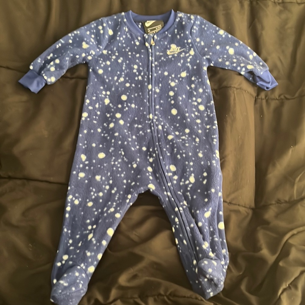 Nike bodysuit (6 months)